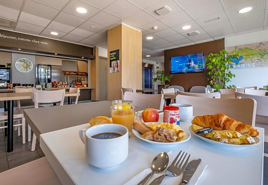 B&B HOTEL Niort Marais Poitevin