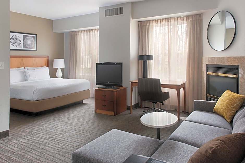 Photo 1 of 6 of Studio 1 King Bed with Sofabed