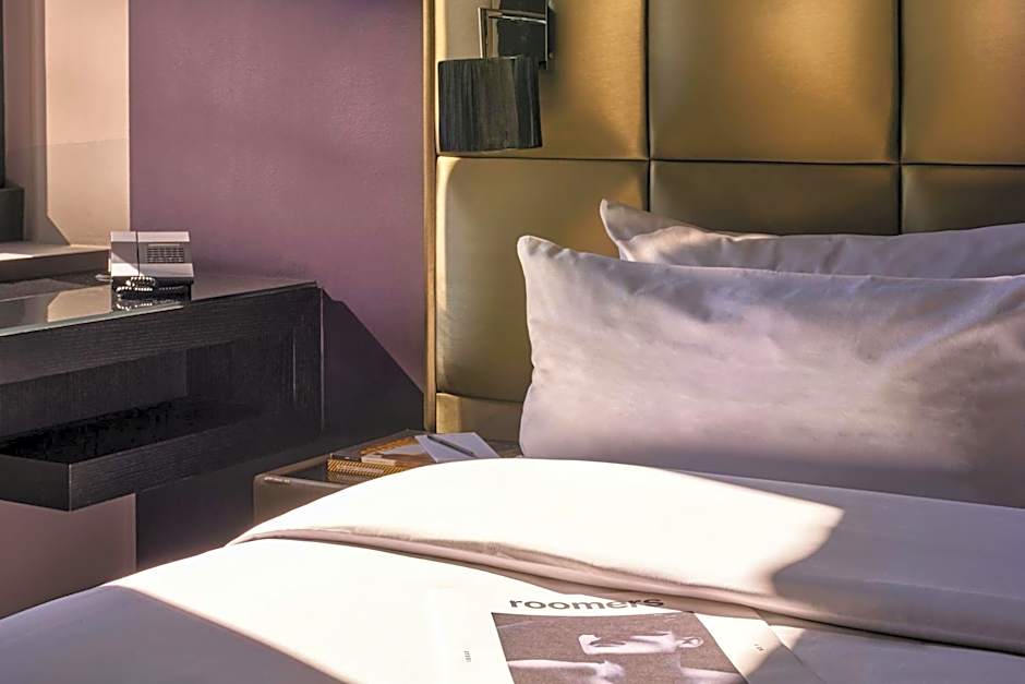 Roomers Frankfurt Central, Autograph Collection