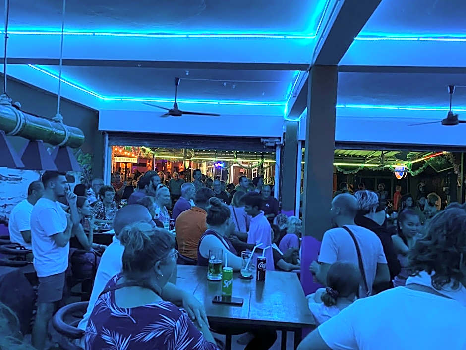 Holiday Phangan - Hostel & Bar