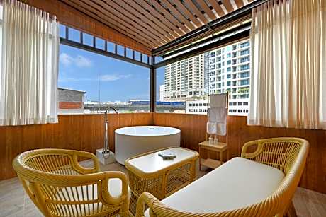 Ratchathewi Hyde Away