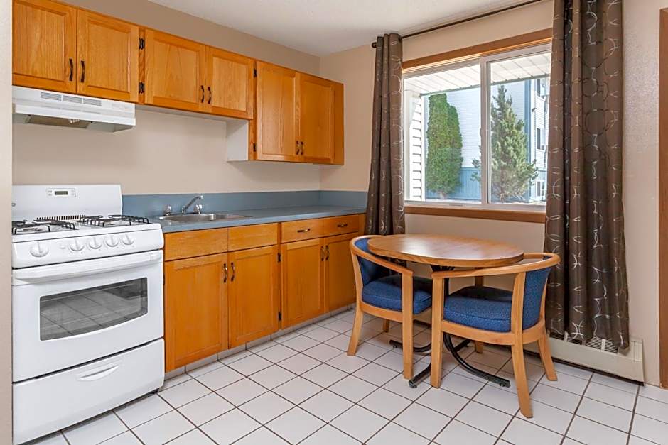 Super 8 by Wyndham Medicine Hat AB