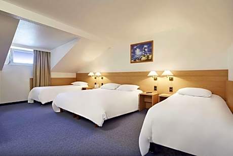 Standard Room with One Double Bed and Two Single Beds