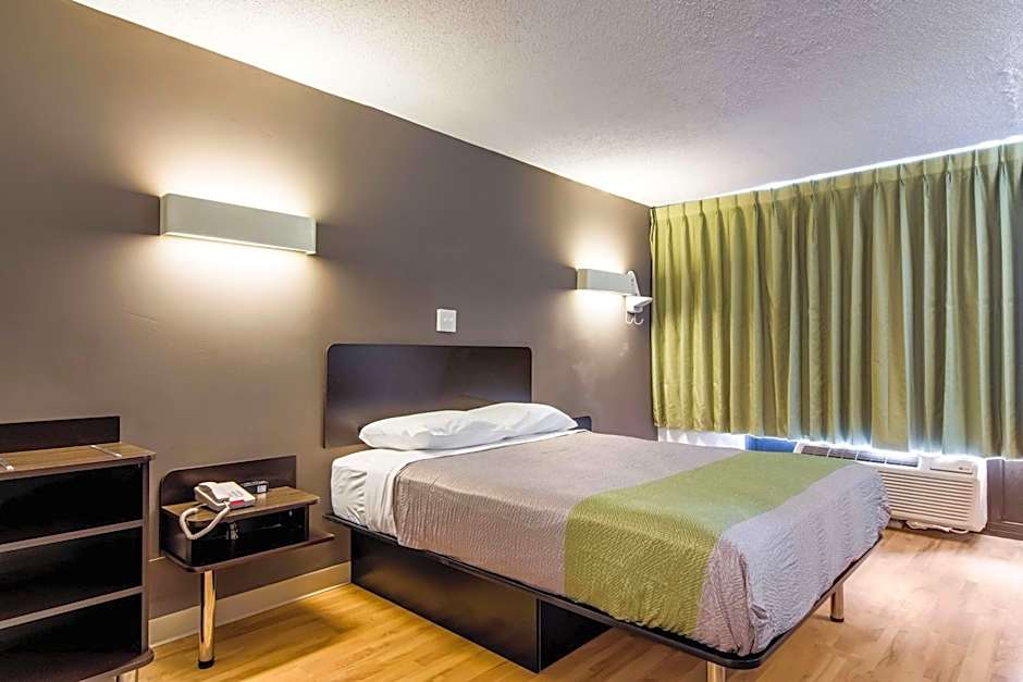 Zdjęcie 1 z 6 — Deluxe 1 Queen Bed
