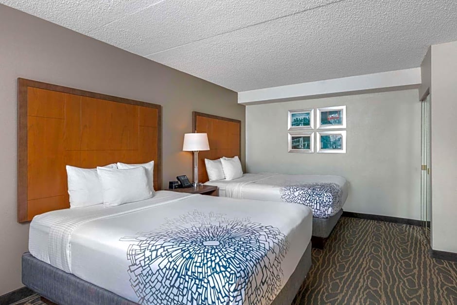 La Quinta Inn & Suites by Wyndham Secaucus Meadowlands