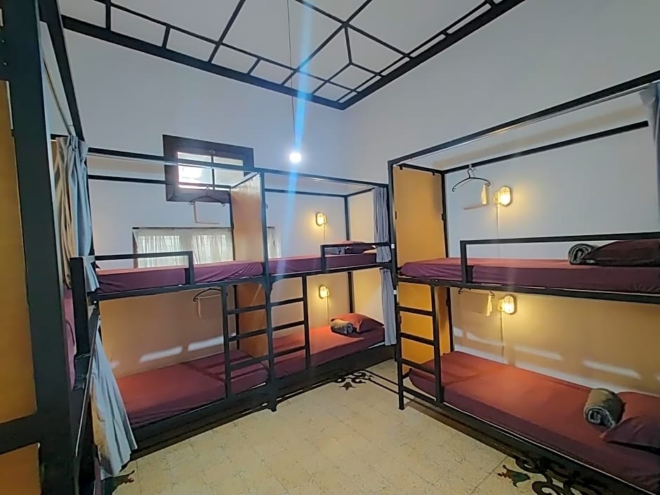 SEMERU HOSTEL MALANG