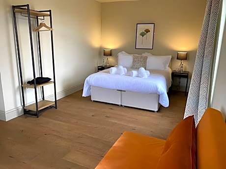 king-or twin-family-ensuite with shower