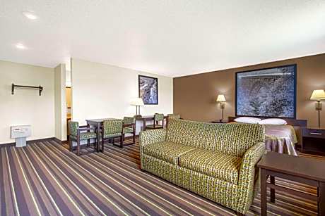 Queen Suite - Non-Smoking