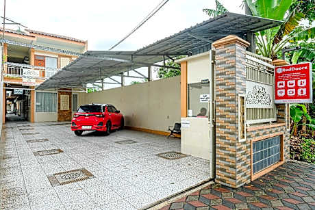 RedDoorz at Dewanti Syariah near Stasiun Tulungagung