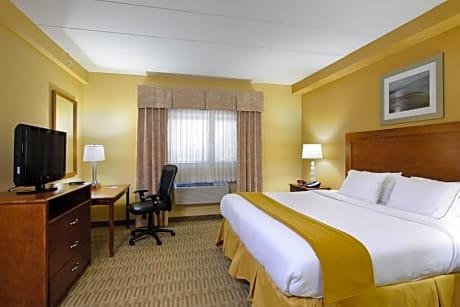 King Room with Roll-In Shower - Disability Access