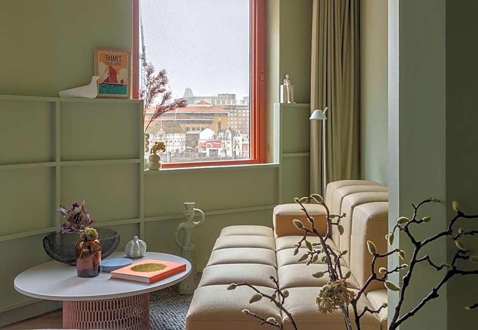 Locke at Broken Wharf