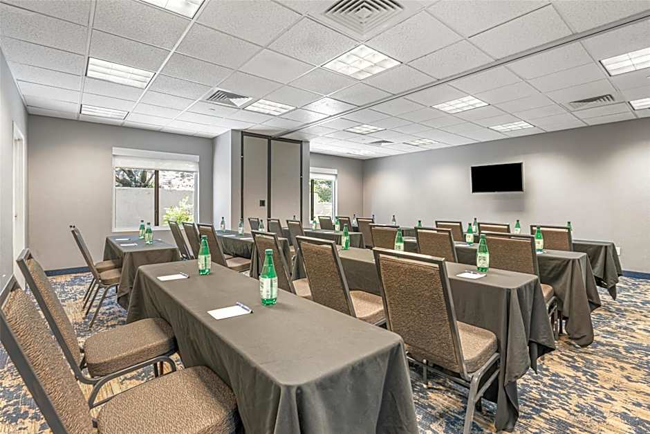 Best Western Valencia/Six Flags Inn & Suites