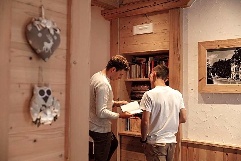 Hotel Al Bivio - Pizzeria, Pool & Sauna