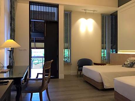 Courtyard room