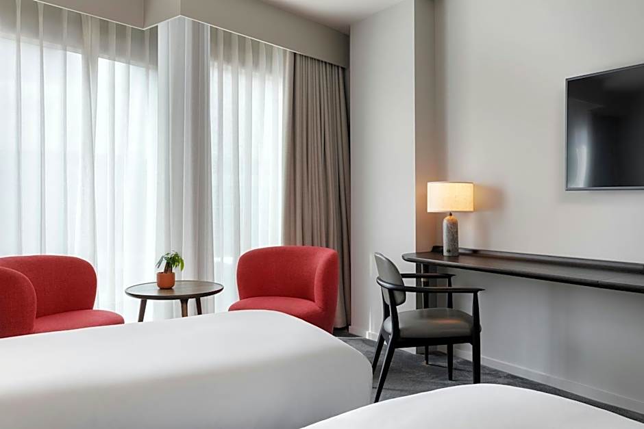 The Stratford, Autograph Collection