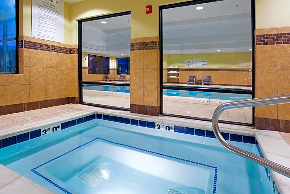 Holiday Inn Express & Suites Logan By IHG