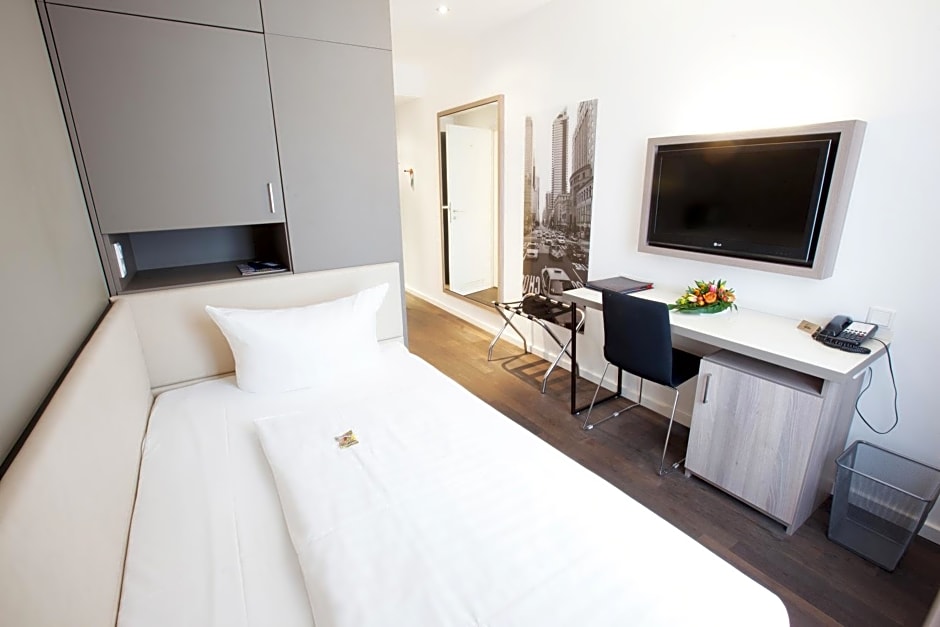 Manhattan Hotel
