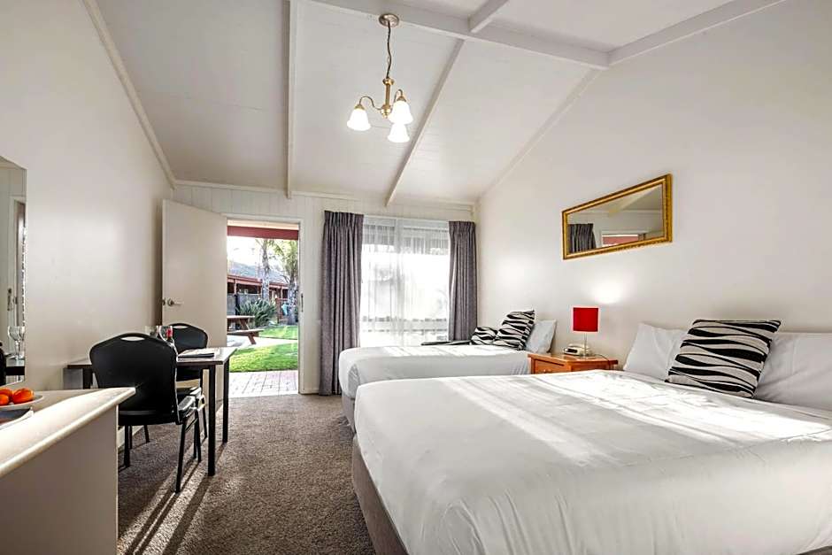 QUALITY HOTEL LAKESIDE