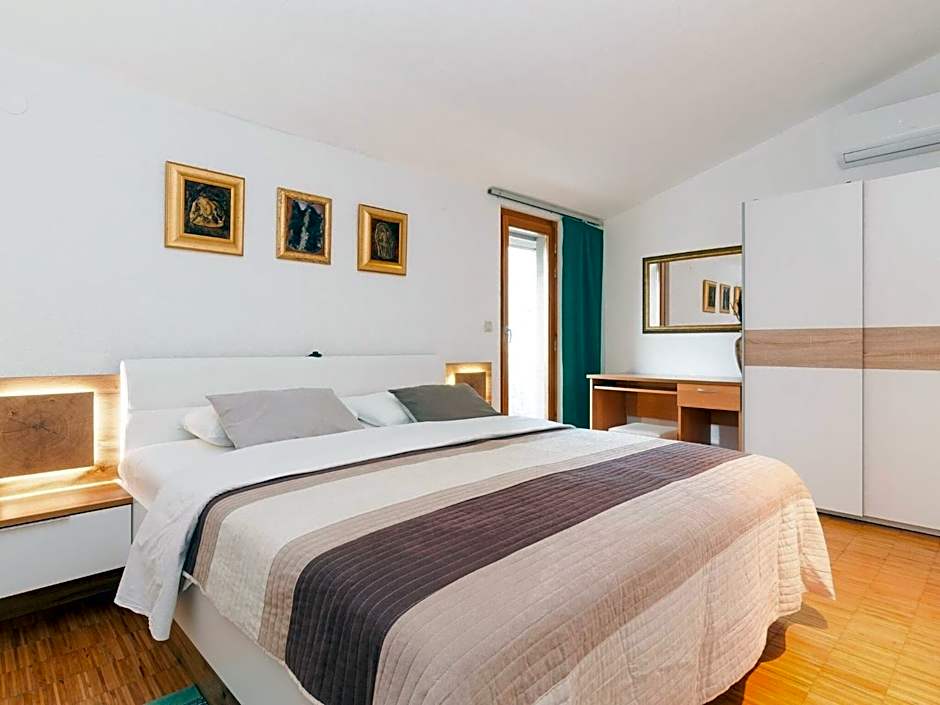 Villa in Rovanjska with Pool & Sea Views