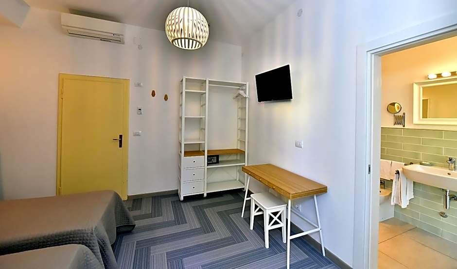 Classic 1 Double Bed or 2 Beds — 10 fotoğraftan 1. fotoğraf