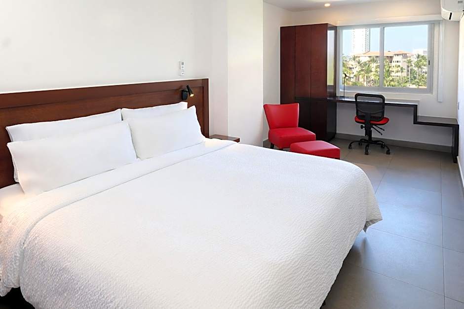 Garner Hotel Mazatlan Beach