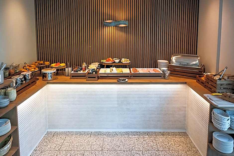 Sopherl am See - Frühstück auf der Seeterrasse, sehr ruhig und wunderschön am See, 3 Minuten nach Oberpfaffenhofen, viele Radtouren, Restaurants & Cafes in der Umgebung