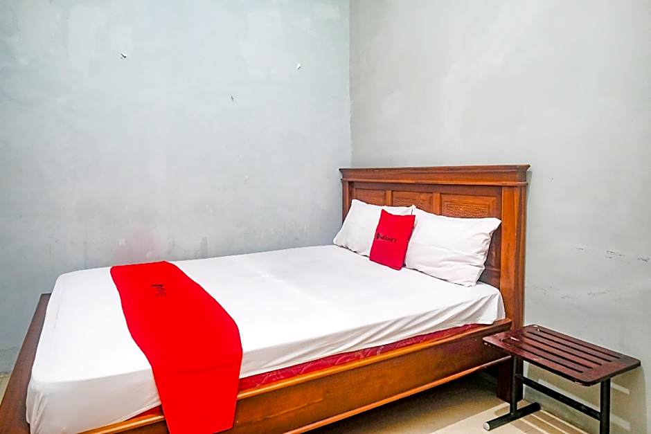 RedDoorz @ Jalan Kedawung