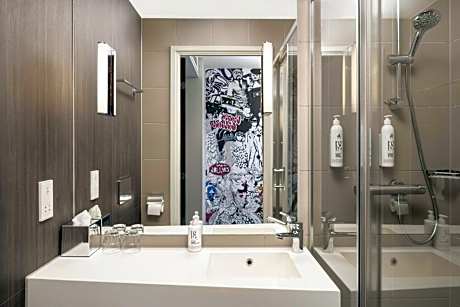 Moxy Sleeper, Guest room, 1 Queen