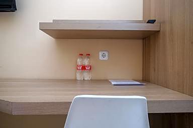 RedDoorz Plus near UMS Solo 2