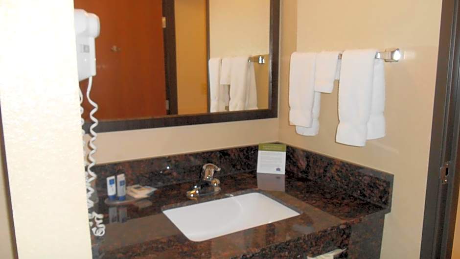 AmericInn by Wyndham New London