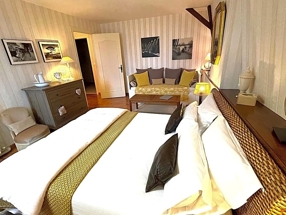 Maison d'hôtes et gîtes La Chouannerie à côté du parc du Puy duFou