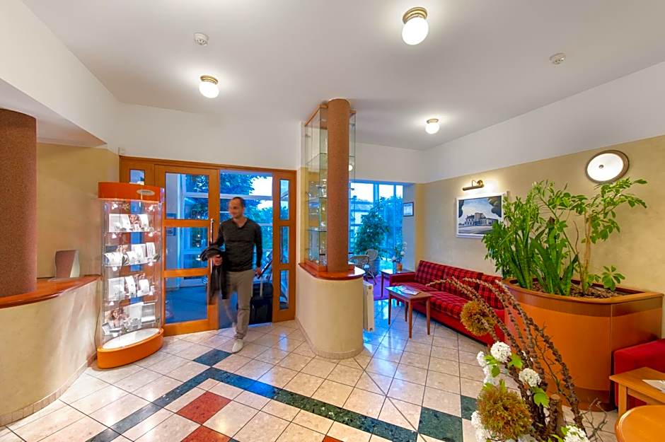 April hotel Panorama