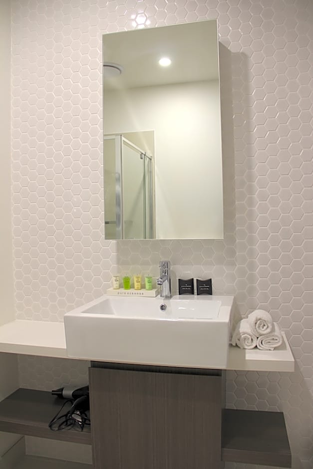 Whitehorse Apartments Hotel