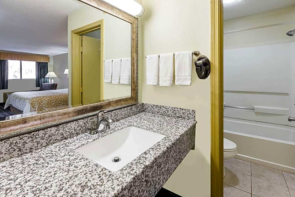 Days Inn by Wyndham Kent - Akron