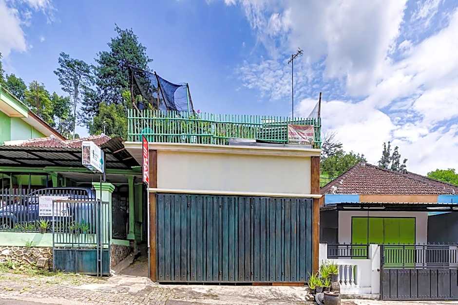 OYO Life 90879 Ara Predator Funpark