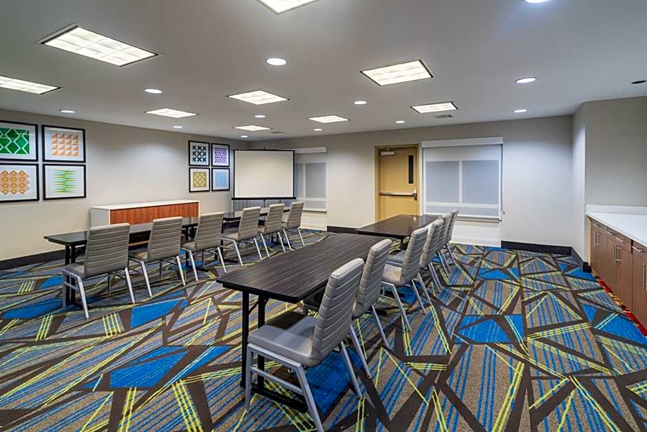 Holiday Inn Express Hotel & Suites Talladega By IHG