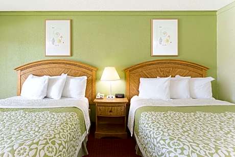 2 Queen Beds Non-Smoking