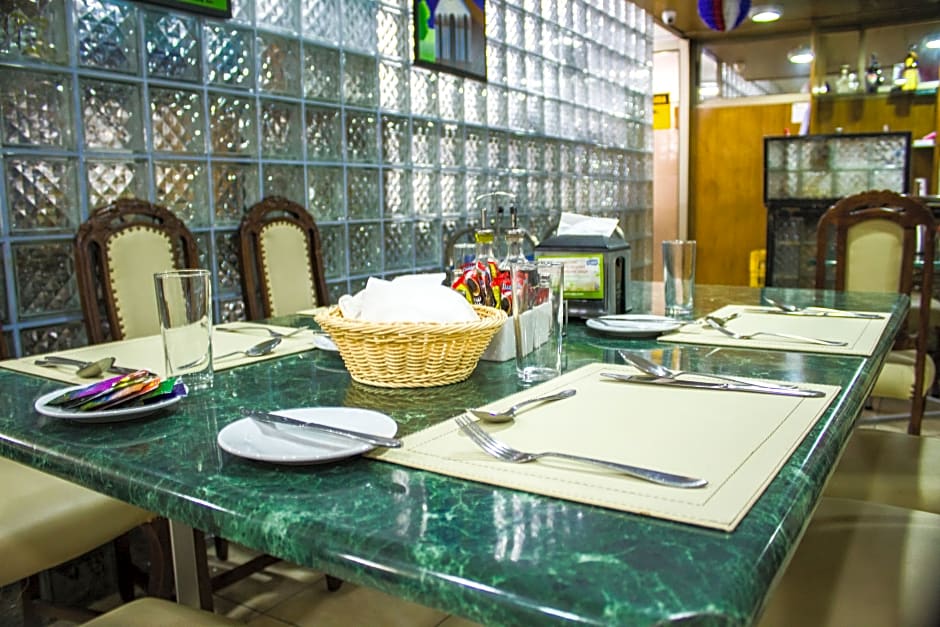 Hotel Windsor Suites