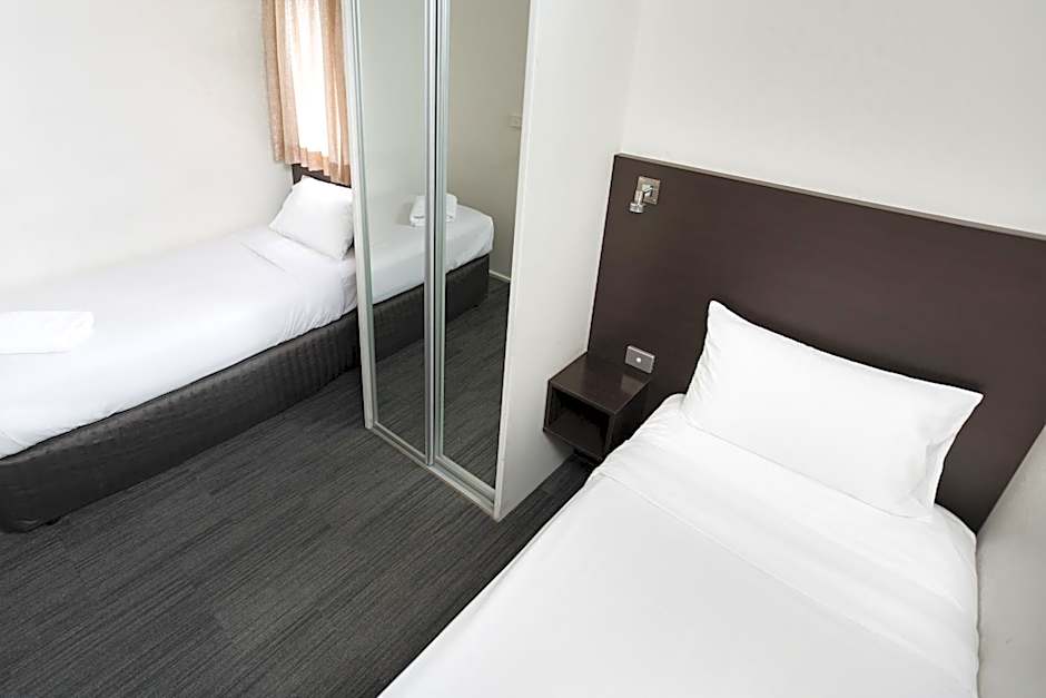 St Ives Motel Apartments