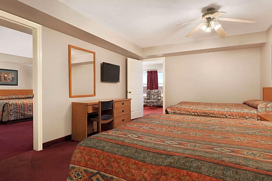 Photo 1 of 1 of 1 King Bed and 2 Queen Beds