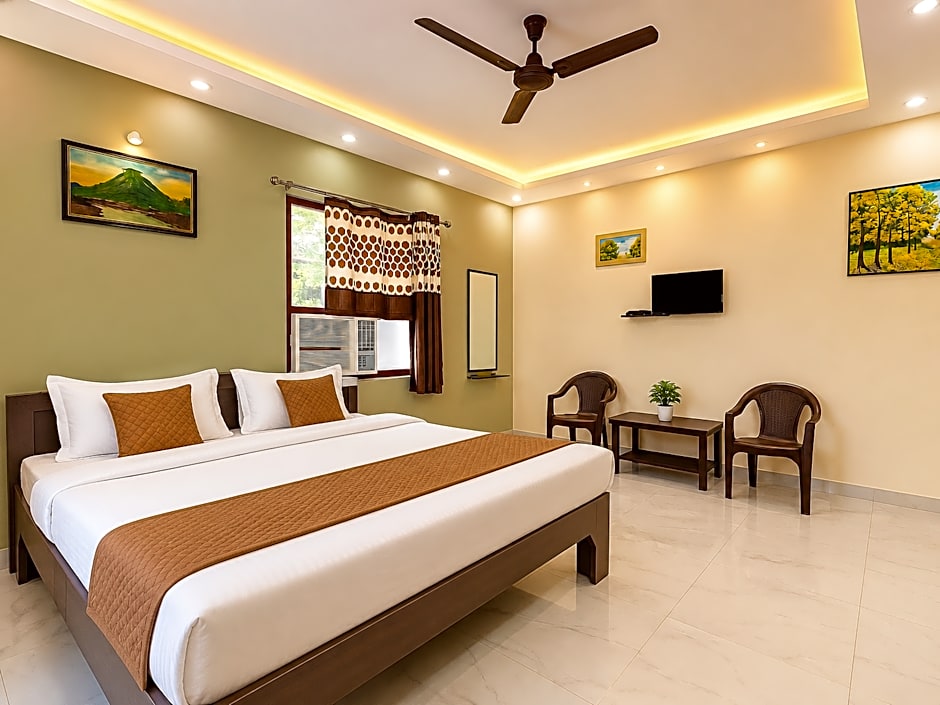 Goroomgo Shiv Ganga Guest House - Near Kashi Vishwanath Temple