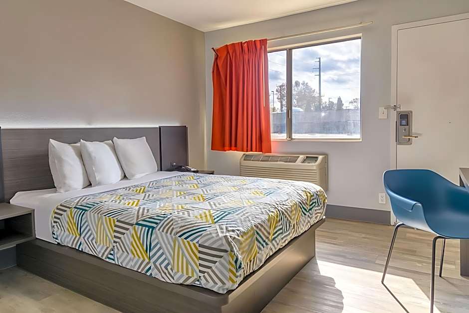 Motel 6 Topeka, KS - Northwest