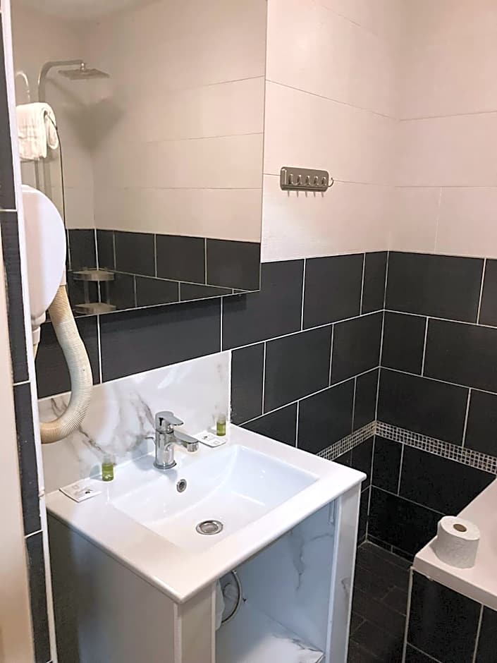 Arcotel Cannes 4 minutes du Palais des Festivals - NEW MANAGEMENT NEW TEAM - OLD REVIEVV