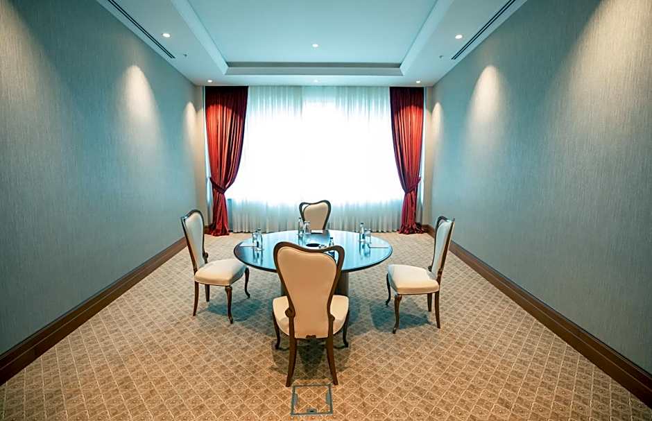 FLY INN BAKU