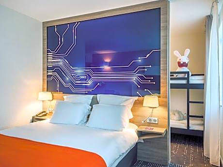 Classic Family Room with Double Bed and Bunk Beds