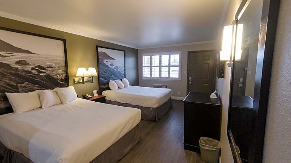 Super 8 by Wyndham Santa Cruz Beach Boardwalk