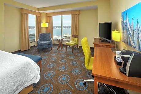 1 King Bed Corner View Nonsmoking