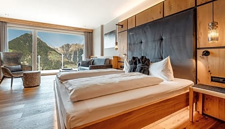 Suite with Mountain View