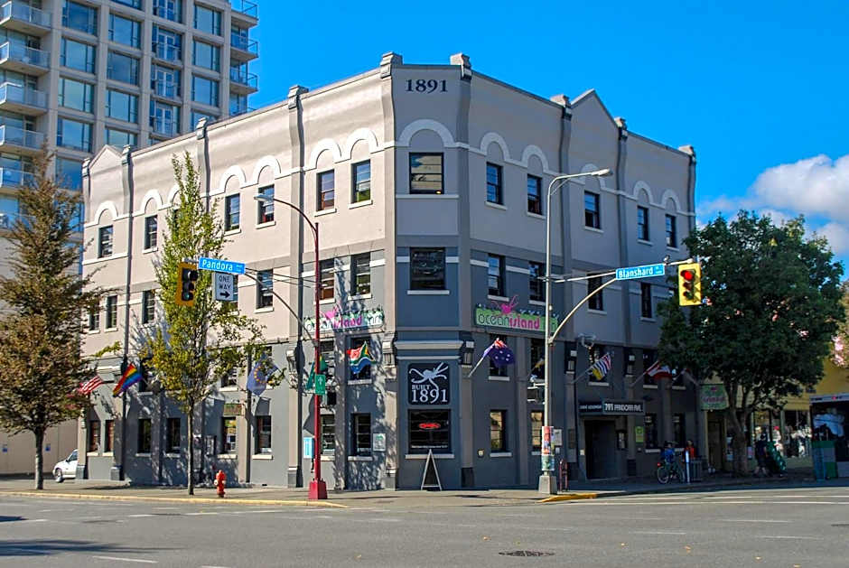 Ocean Island Inn | Backpackers | Suites