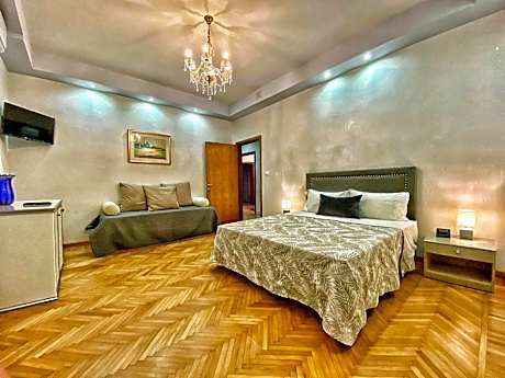 Deluxe King Suite